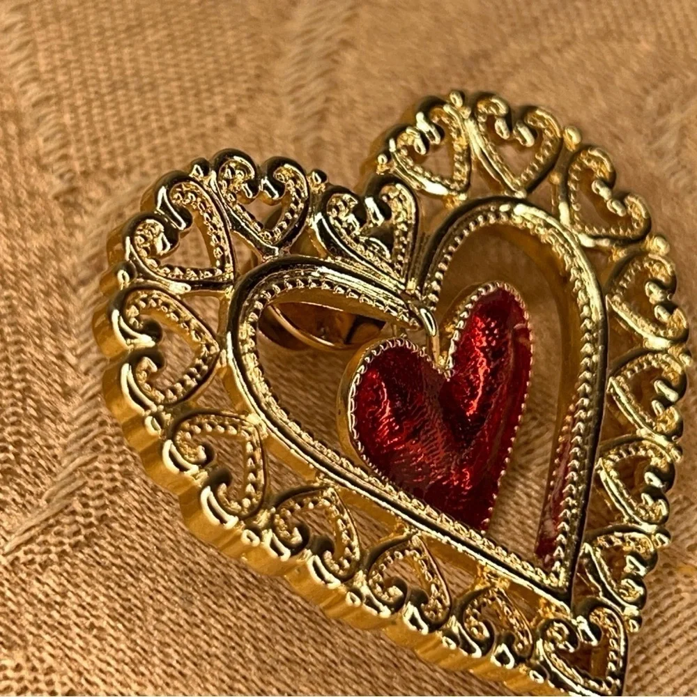 VINTAGE GOLD HEART BROOCH RETRO